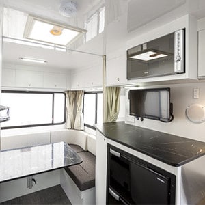 apollo-euro-deluxe-motorhome-6-berth-dinette