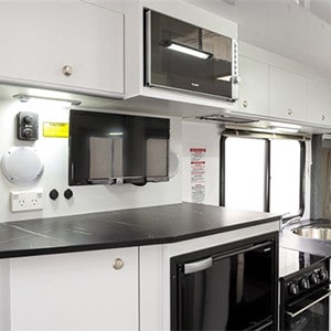 apollo-euro-deluxe-motorhome-6-berth-kitchen