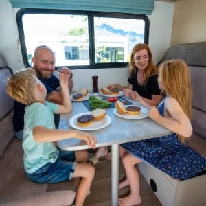 Britz Frontier Motorhome – 6 Berth Dinette