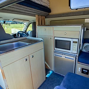 Happy Kuga Hightop – 3 Berth-interior (2)