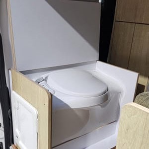 Happy Kuga Hightop – 3 Berth-toilet (1)