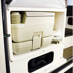 Lucky Rover High Top Campervan – 4 Berth-toilet