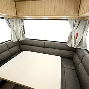 starrv-hercules-motorhome-6-berth-interior-living-area