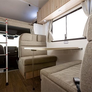 starrv-pegasus-motorhome-4-berth-interior-dinette