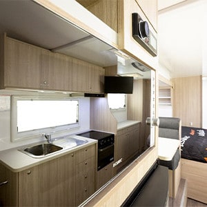 starrv-pegasus-motorhome-4-berth-kitchen