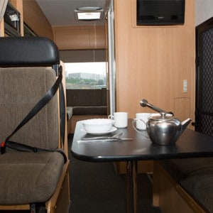 Kiwi Deluxe – 6 Berth – table