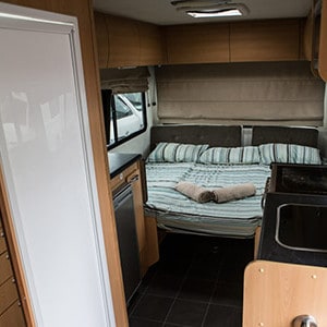 Kiwi Deluxe-7 Berth-interior (2)