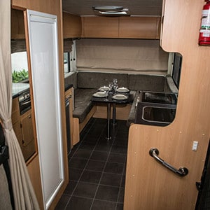 Kiwi Deluxe-7 Berth-interior (4)