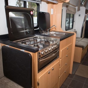 Kiwi Deluxe – 7 Berth – stove 2