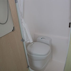 Kiwi Euro + ST – 2 Berth – toilet