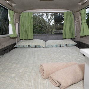 happy-black-sheep-campervan-2-berth-bed