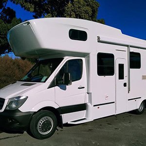 RRR Explorer Motorhome – 4-6 Berth-exterior (1)