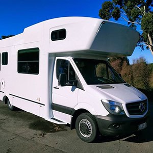 RRR Explorer Motorhome – 4-6 Berth-exterior (2)