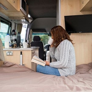 rrr-sprinter-motorhome-2-berth-bed