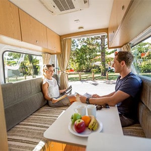 rrr-sprinter-motorhome-2-berth-interior