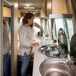 rrr-sprinter-motorhome-2-berth-interior-kitchen