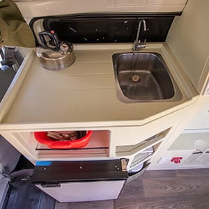 Happy Jackpot Campervan – 3 Berth-sink