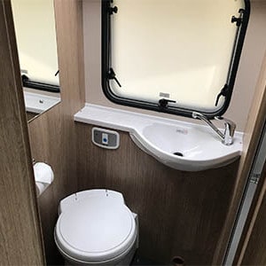 DNZ Deluxe – 4 Berth – toilet