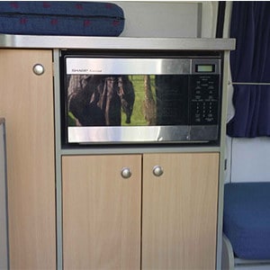 SAS Hi-Top Campervan – 4 Berth – microwave