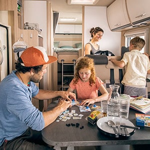 mcrent-family-luxury-motorhome-6-berth-interior