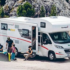 mcrent-family-plus-motorhome-6-berth-exterior