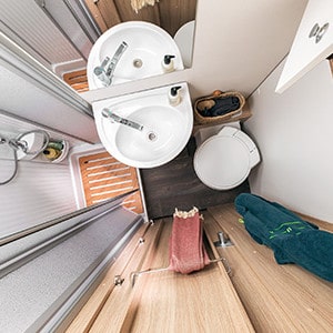 mcrent-family-plus-motorhome-6-berth-toilet-shower