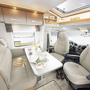 mcrent-family-standard-motorhome-4-berth-dinette