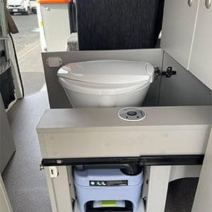 Hi5 Camper – Toilet 2