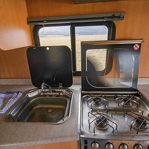 bc-familia-motorhome-6-berth-interior-sink-burner