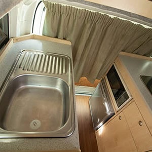 Happy Hi 4 Campervan – 4 Berth-sink (1)