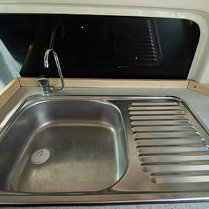 Happy Hi 4 Campervan – 4 Berth-sink (2)