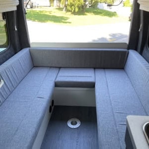 DNZ Deluxe Motorhome – 2+1 Berth Dinette