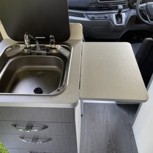 DNZ Deluxe Motorhome – 2+1 Berth Kitchen