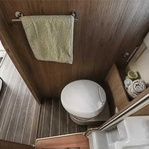 Britz Navigator Motorhome – 5 Berth-U-Shape_Bathroom