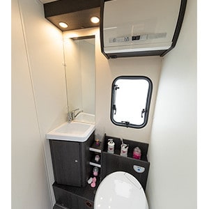 KWLJBA Motorhome – 5 Berth – toilet