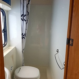 KW Maggie – 5 Berth – toilet