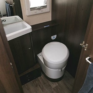 KO Ford Zefiro – 6 Berth-toilet