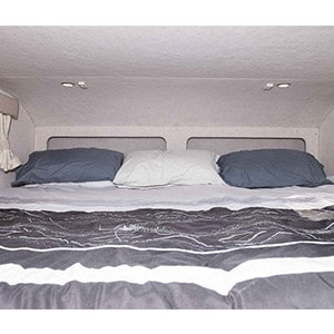 SC Double Cab Motorhome – 6 Berth – bed