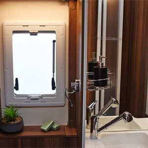 KWE Motorhome – 6 Berth – bathroom