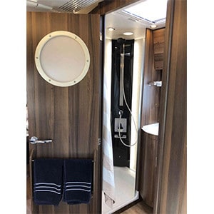 KWL Motorhome – 5 Berth – bathroom