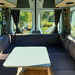 CO Motorhome – 3 Berth-table