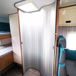 Spaceships Family Motorhome – 7 Berth-shower-area