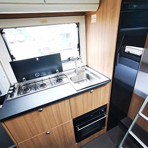 Spaceships Family Motorhome – 7 Berth-stove