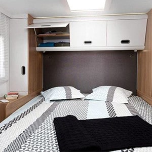 Spaceships Luxury Motorhome – 5 Berth-double-bed