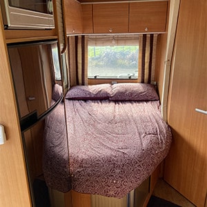 rcc-stray-dog-motorhome-4-berth-bed