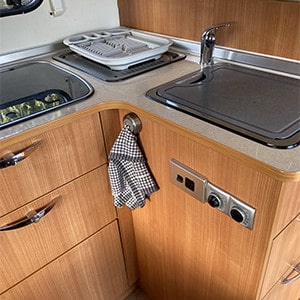 rcc-stray-dog-motorhome-4-berth-kitchen