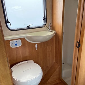 RCC BI Motorhome – 6 Berth-toilet