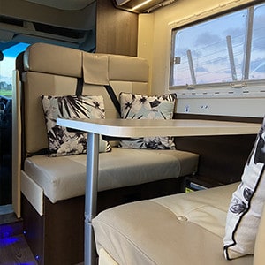 RCC Superdog Motorhome – 6 Berth-dining-table