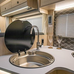 dnz-f74-motorhome-4-berth-sink