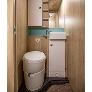 dnz-f74-motorhome-4-berth-toilet